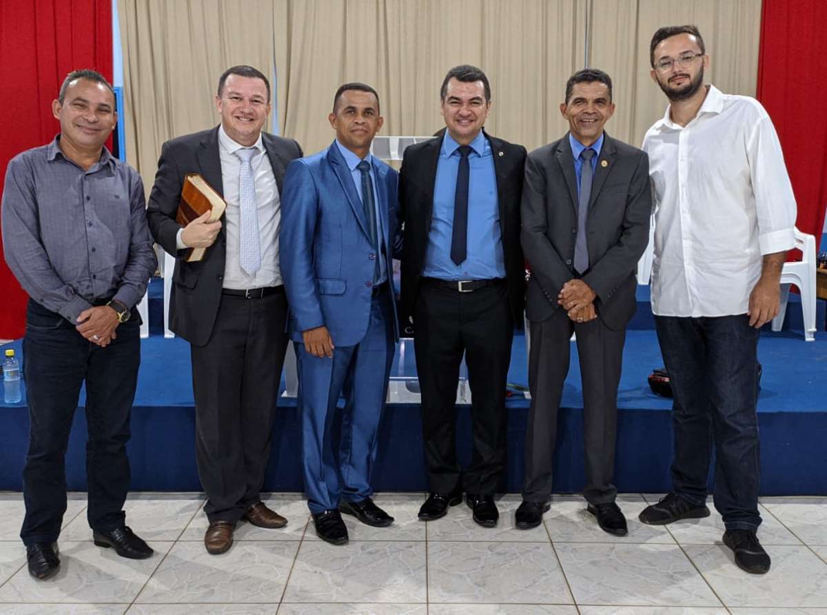Deputado Cadmiel participa de aniversário de 1 ano da Assembleia de Deus na Vila do Incra Ministério Rio Branco, sob a liderança do Pastor Santiago Braga