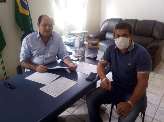 Em parceria com empresário, Prefeito Gedeon Barros entrega produtos de higienização para a população de Plácido de Castro
