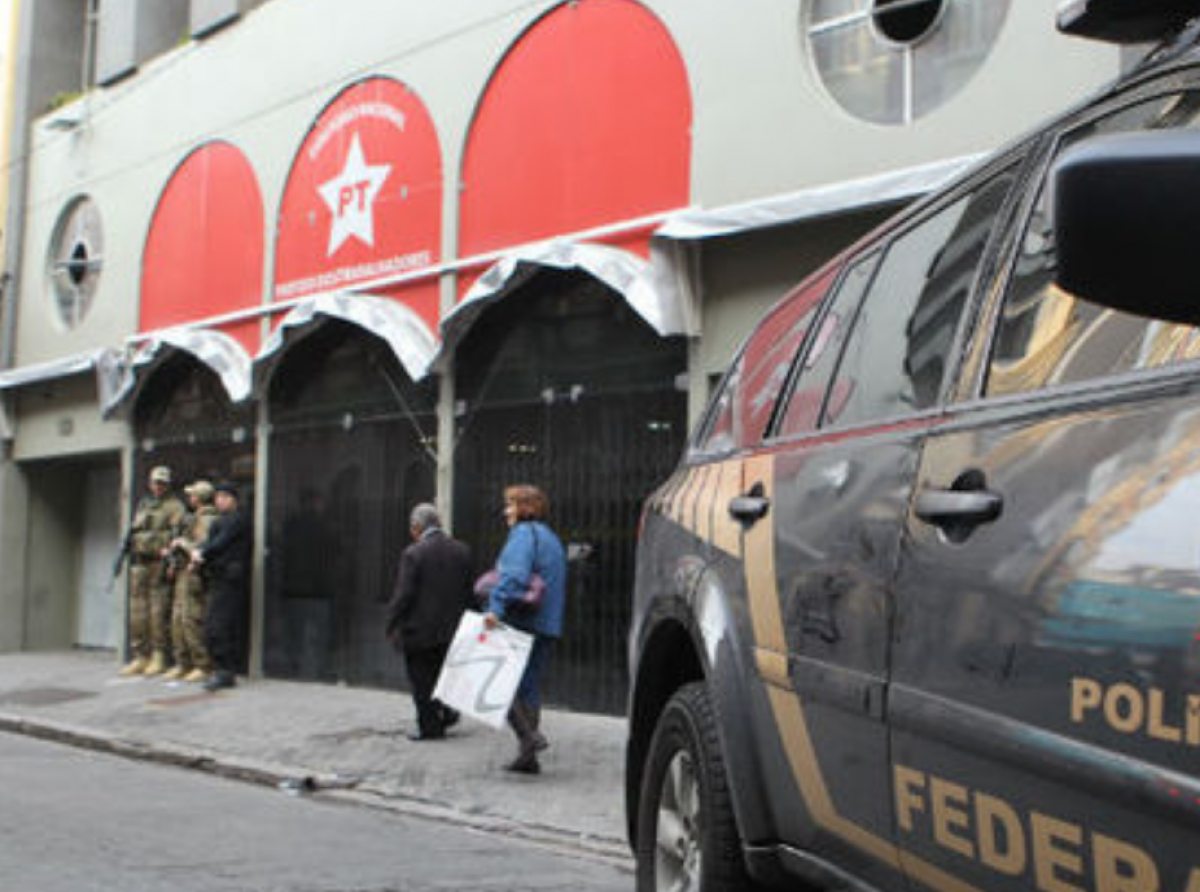Procuradoria é favorável à ação para cancelar registro do PT
