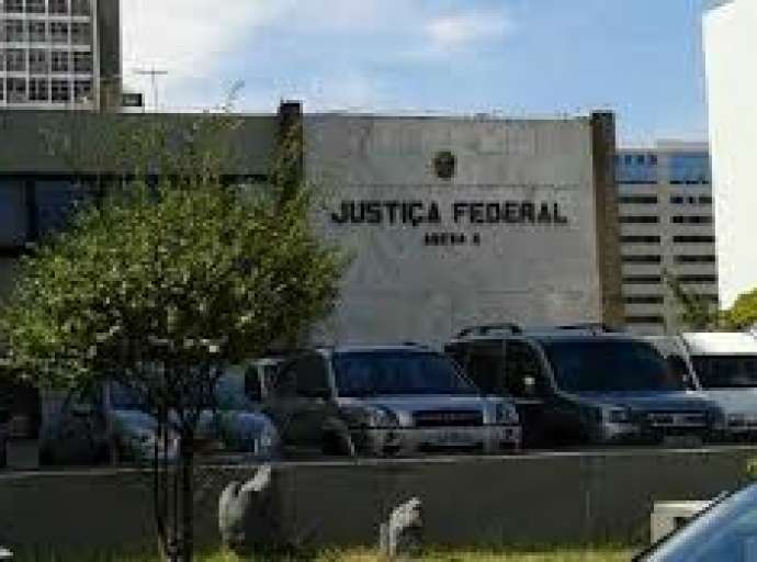 Juiz federal bloqueia fundo partidário e autoriza uso no combate ao coronavírus