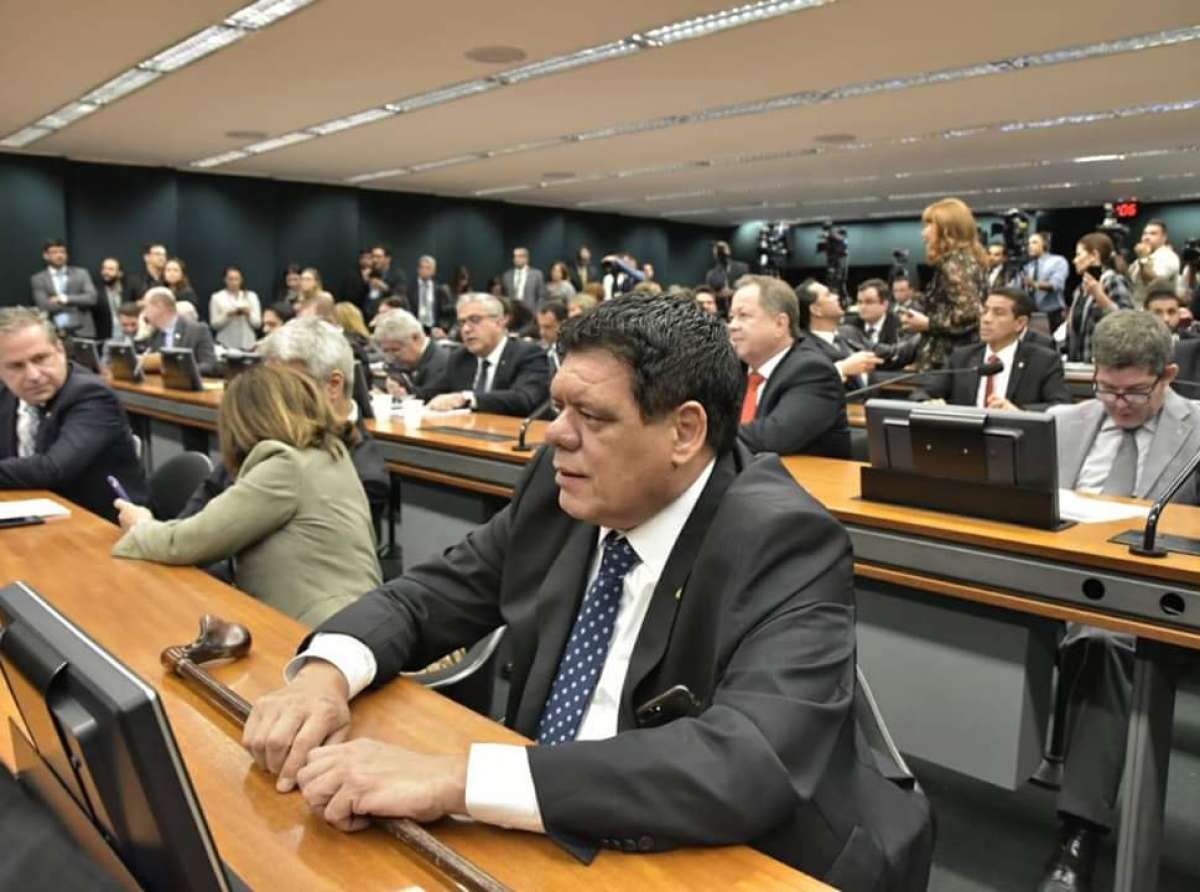 Flaviano Melo direciona emenda para ampliação de escola em Porto Walter