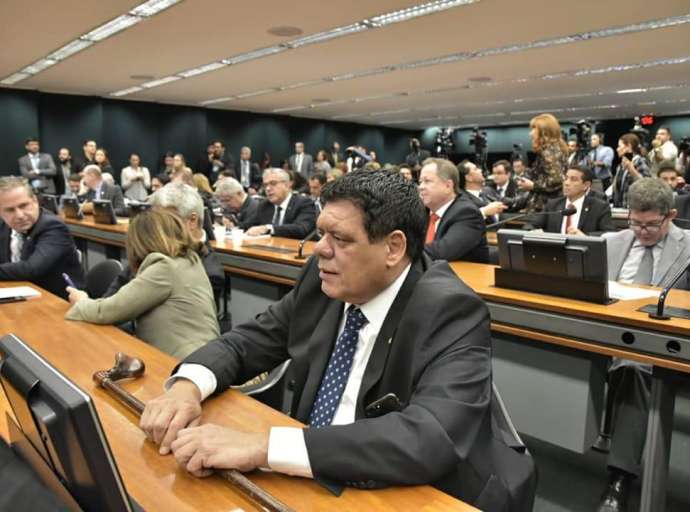 Flaviano Melo direciona emenda para ampliação de escola em Porto Walter