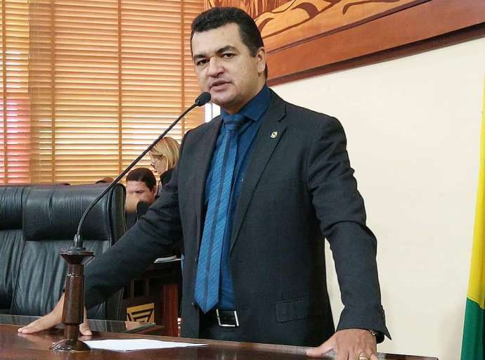 Em defesa da titulação dos militares, Cadmiel volta a "bombardear" PGE e diz que Governo tem vontade de resolver problema da titulação