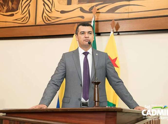 Deputado Cadmiel pede ao Deracre urgência na operação tapa buracos para escoamento da produção agropecuária