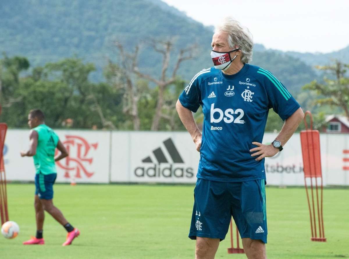 Fiel ao elenco, Flamengo fecha janela para reforços em tempos de pandemia com aval de Jesus