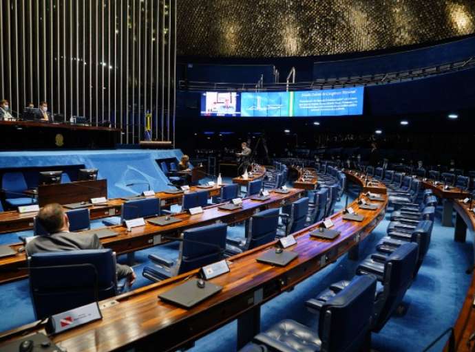 Câmara aprova texto que aumenta limites de pontos na Carteira de Habilitação