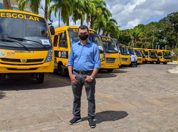 Cadmiel participa de entrega de ônibus escolares para os 22 municípios do Acre