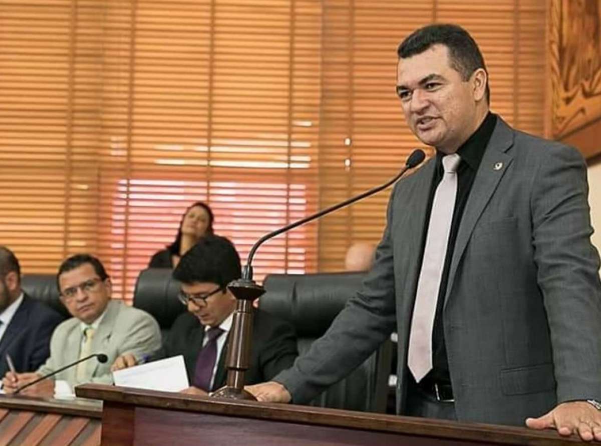 Deputado Cadmiel exalta a ação da PMAC, louva o pronunciamento do Governador sobre a correção da titulação dos militares e relembra a promessa da progressão horizontal