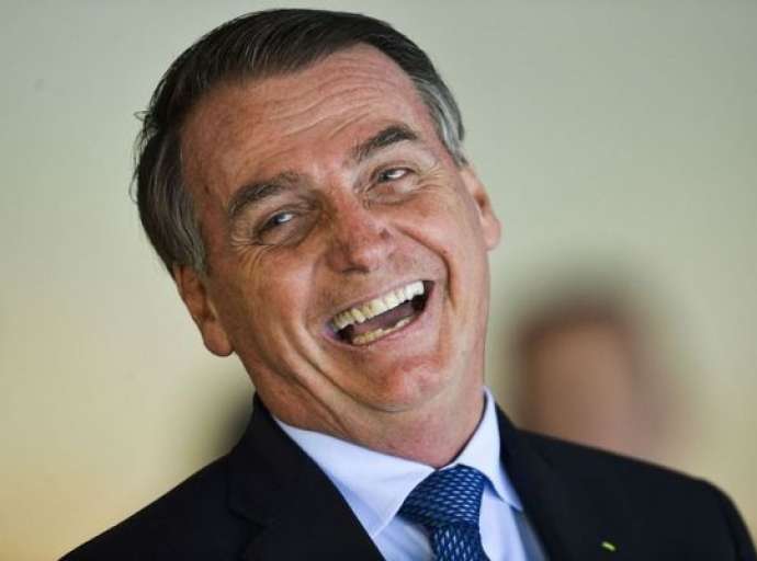 Bolsonaro veta indenização a profissionais de saúde incapacitados por coronavírus