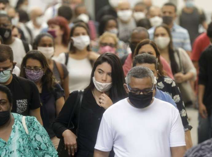 Alta quantidade de coronavírus em pessoas assintomáticas no país surpreende cientistas