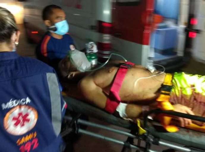 Dois jovens são atingidos por tiros na noite desta segunda no bairro Ayrton Sena, região da Baixada da Sobral
