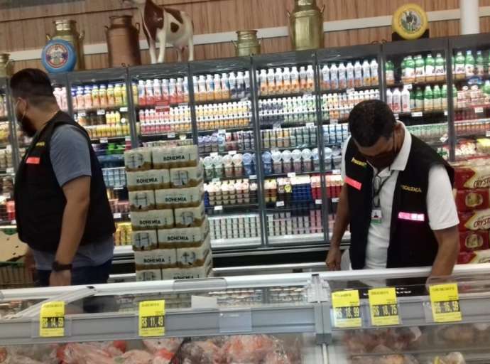 Operação do Procon é realizada em supermercados da capital