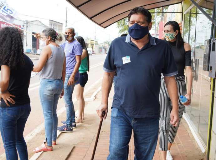 'Velho Lobo' Flaviano Melo visita Baixada da Sobral e participa de inauguração de comitê