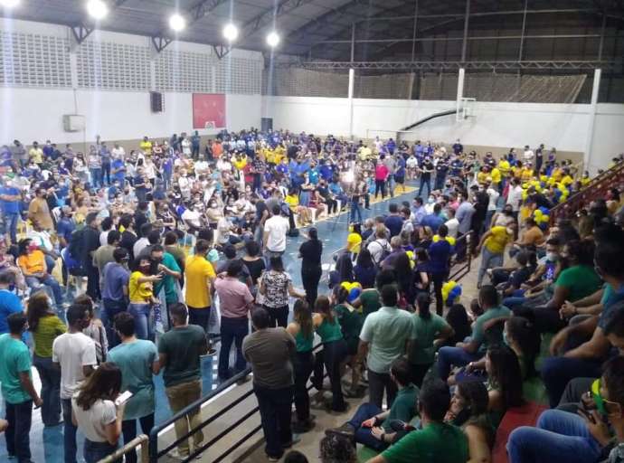 Evangélicos condenam proibição de cultos na Assembleia de Deus e criticam evento que teve participação de Socorro e Gladson: "cadê o MP?"