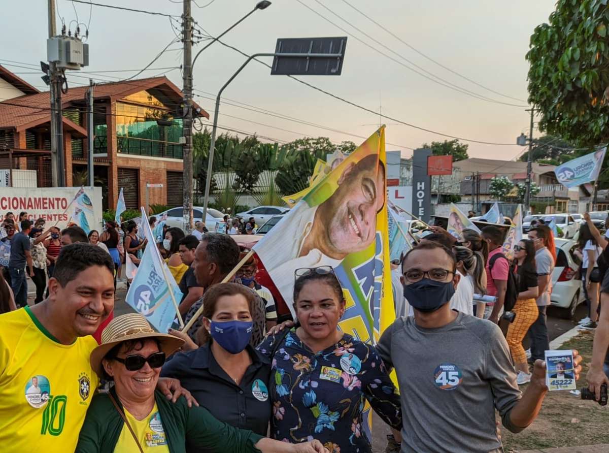 Vanderli Ferreira participa de adesivaço com deputada federal Mara Rocha e tucanos na Gameleira