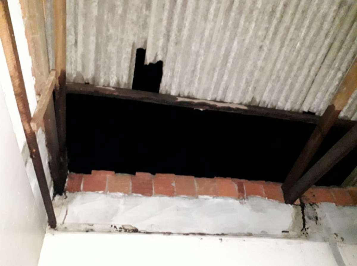 Forte ventania destelha casas e provoca queda de energia no Chico Mendes