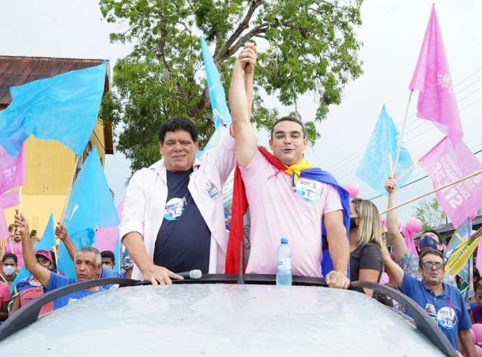 Em Xapuri, Flaviano Melo reforça campanha do candidato a prefeito Carlos Venícius: "pra cima deles!"