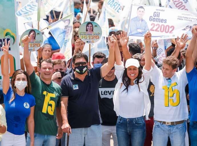 Rumo à vitória, Roberto Duarte e Antônia Lúcia realizaram grande caminhada pelas comunidades do Calafate