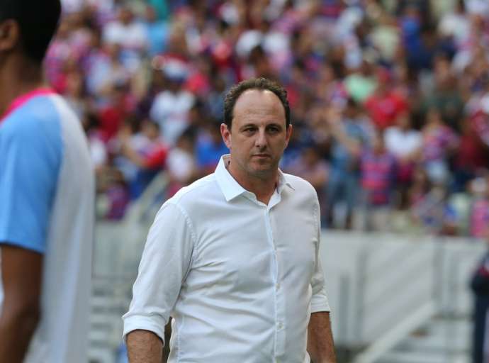 Ceni aceita proposta do Flamengo e já não comanda o Fortaleza contra o Bahia