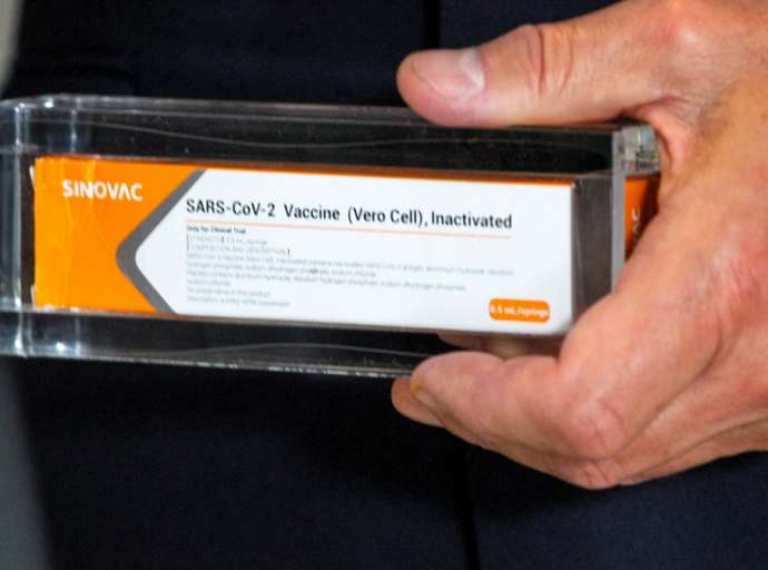 Anvisa suspende teste de vacina chinesa por 'evento adverso grave'
