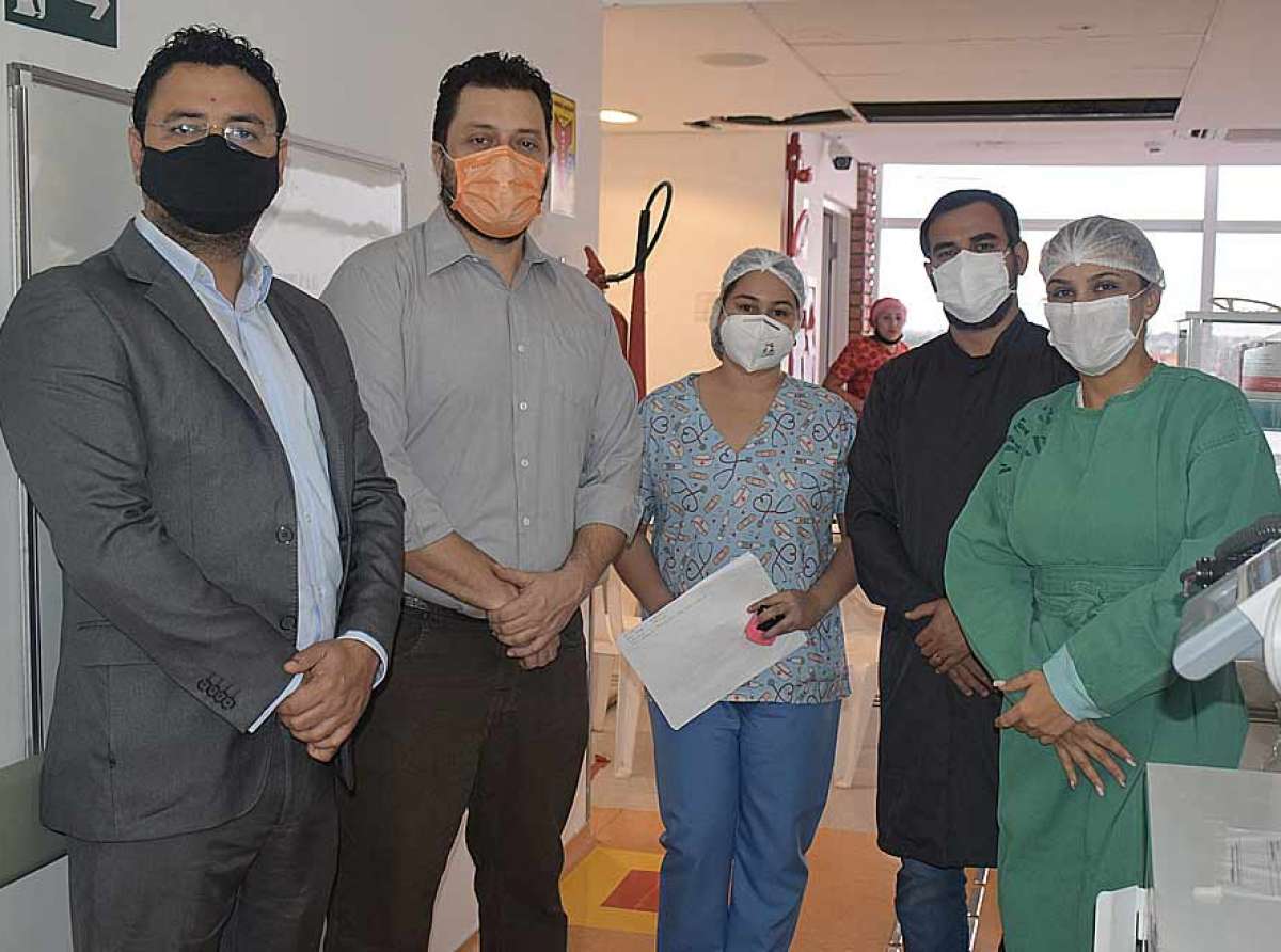 Pacientes com Covid-19 estão misturados com outras pessoas doentes no Huerb