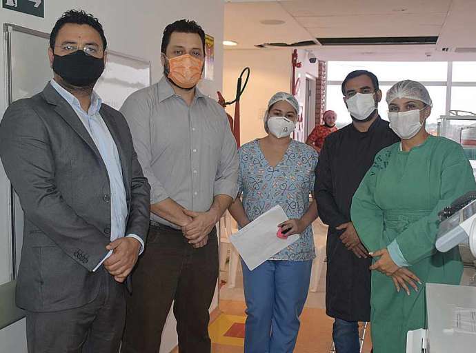 Pacientes com Covid-19 estão misturados com outras pessoas doentes no Huerb