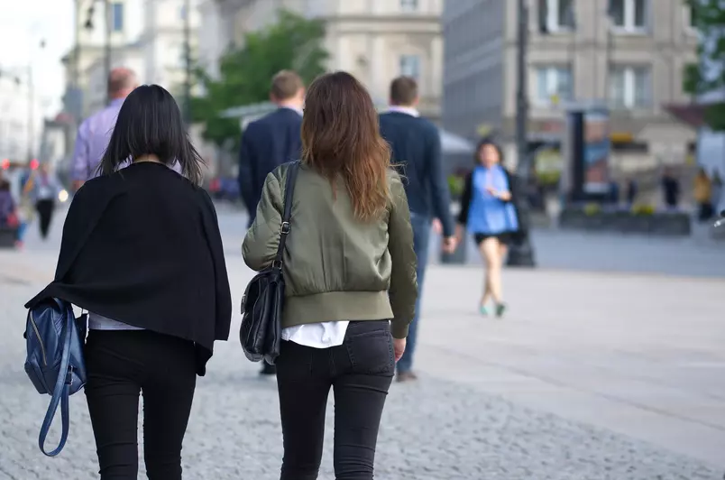 Alta incidência de Covid-19 em jovens eleva medo de contaminação nas famílias