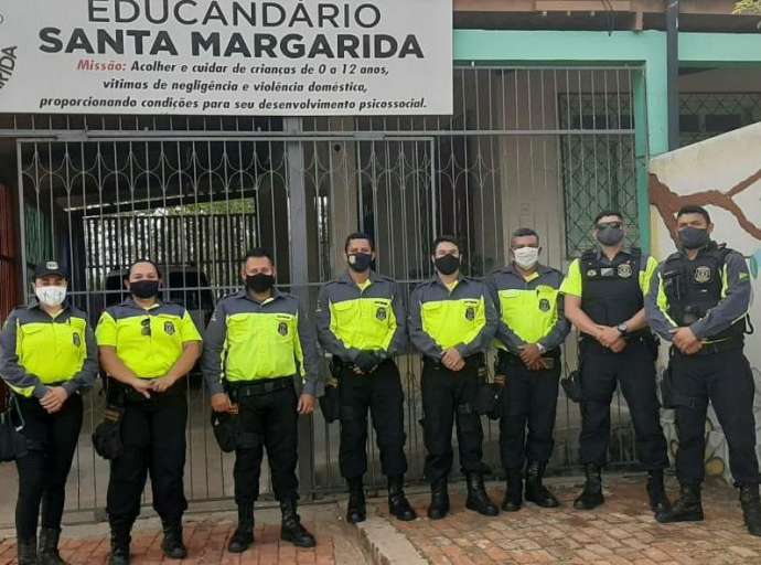 Agentes da RBTrans realizam sonho de crianças do Educandário Santa Margarida