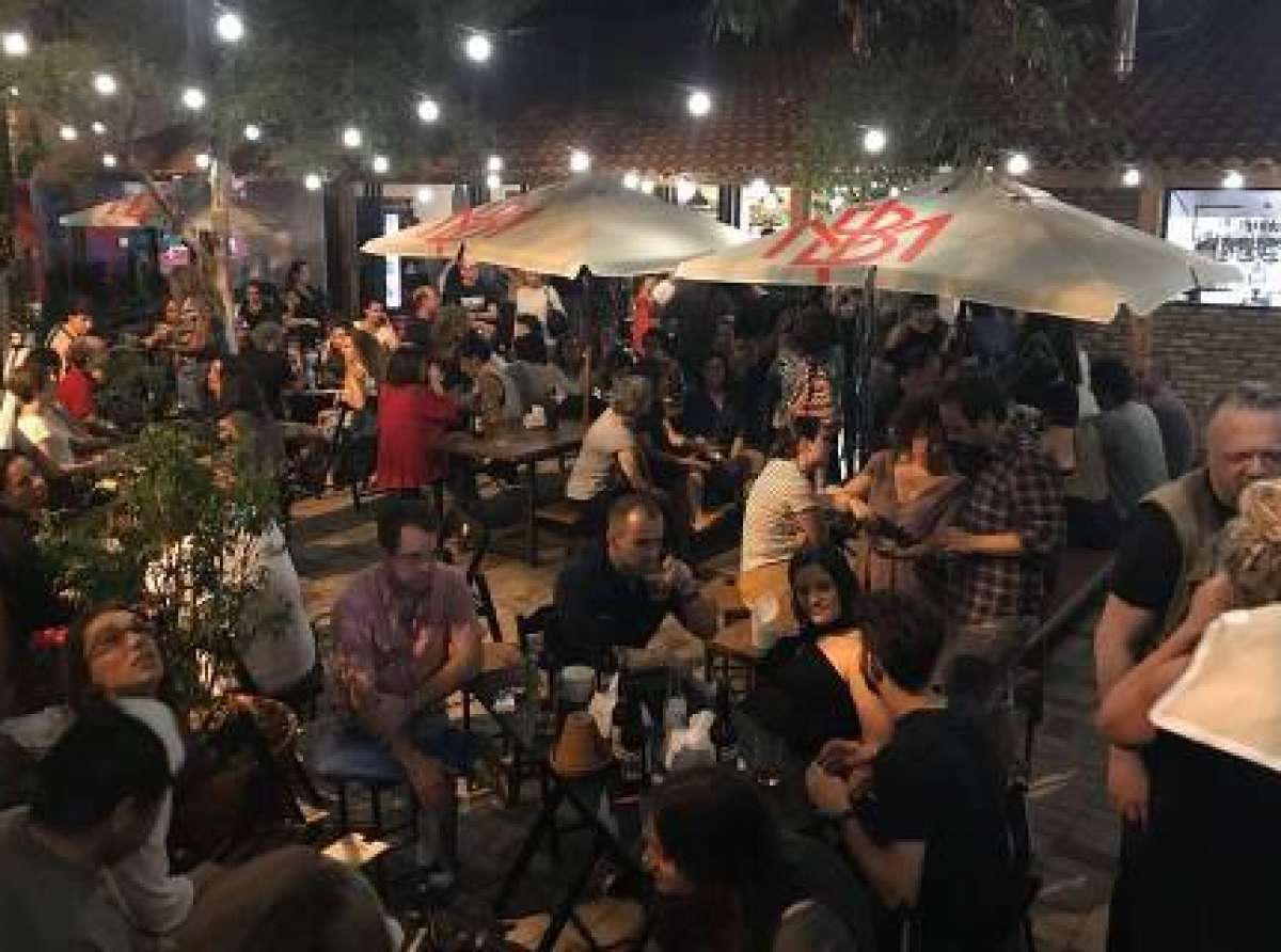 Comitê manda fechar bares, restaurantes e clubes nas vésperas de natal e réveillon