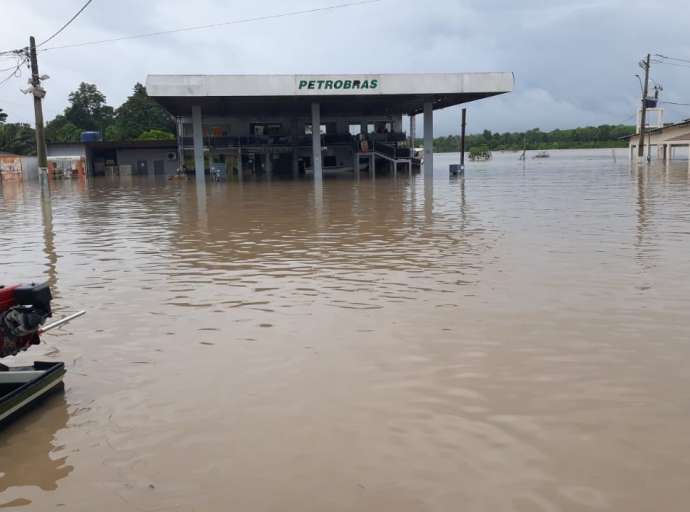 Enchente em Feijó: empresário mostra caos provocado pela alagação que deixou a Terra do Açaí debaixo das águas do Rio Envira; assista
