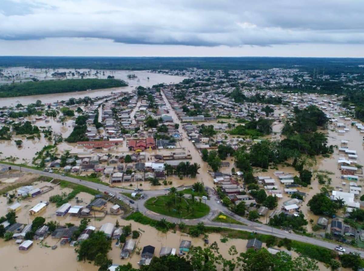 Visão aérea de Tarauacá mostra 80% da cidade tomada pelas águas; 28 mil pessoas afetadas