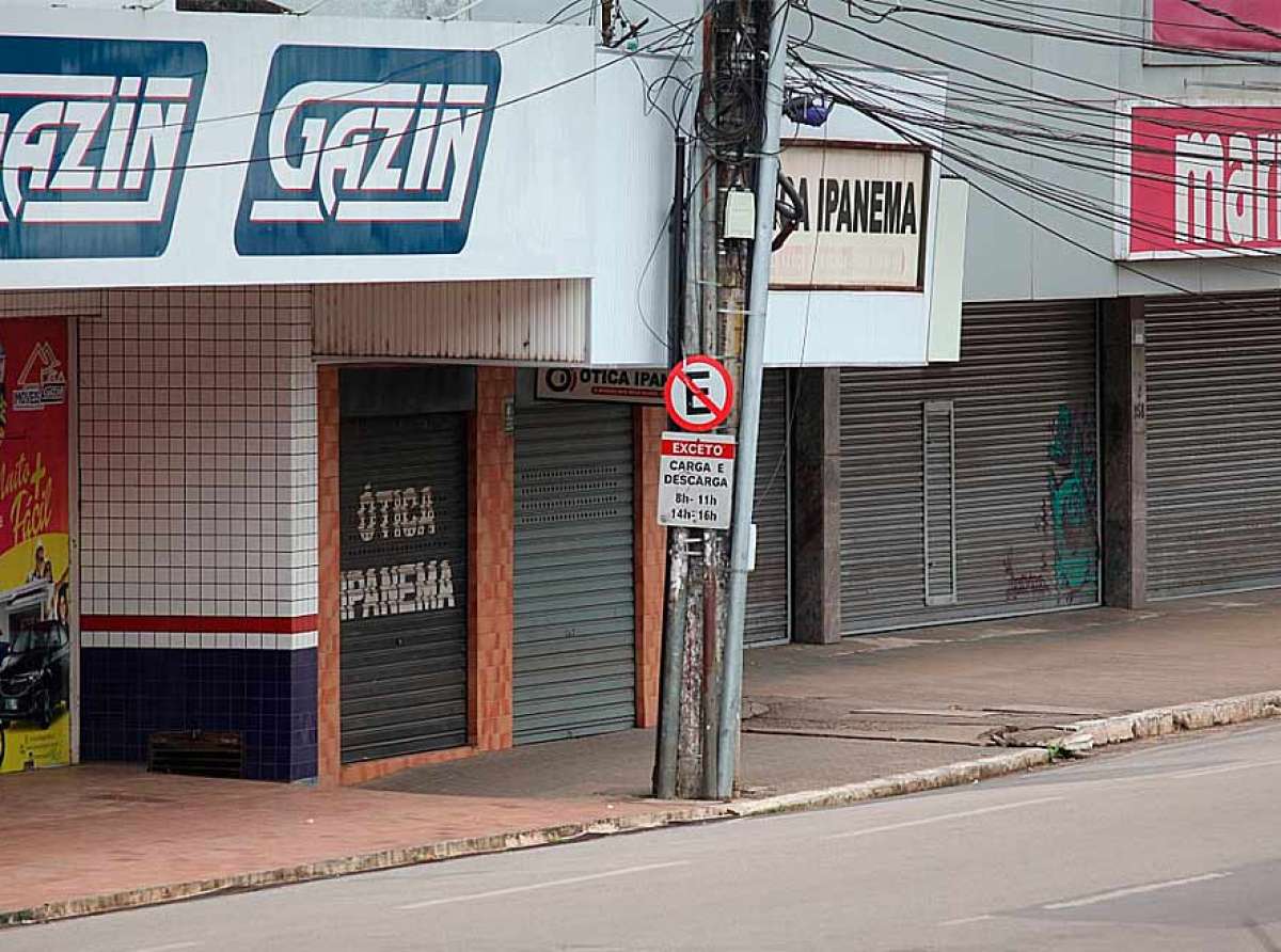 Com restrições, estabelecimentos voltam a funcionar nesta segunda; decreto impõe lockdown nos fins de semana e feriados