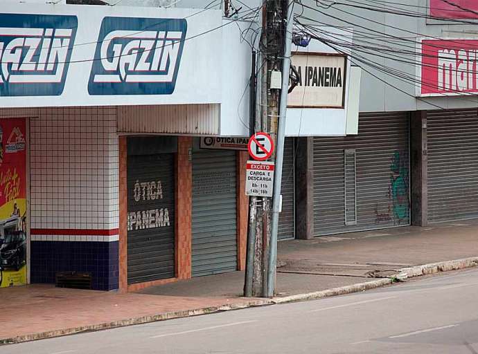 Com restrições, estabelecimentos voltam a funcionar nesta segunda; decreto impõe lockdown nos fins de semana e feriados