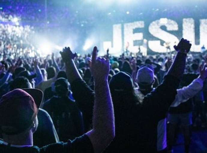 MP quer que governo proíba eventos religiosos nos fins de semana e feriados