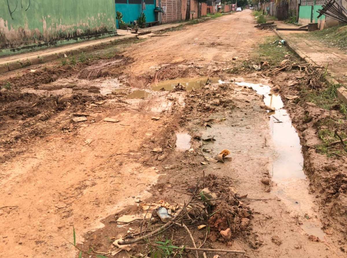 Vídeo mostra descaso e abandono em rua do bairro Boa União, na Baixada da Sobral; assista