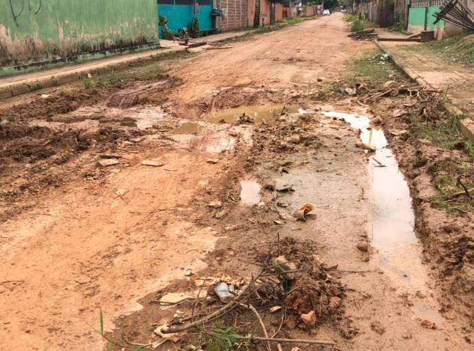 Vídeo mostra descaso e abandono em rua do bairro Boa União, na Baixada da Sobral; assista