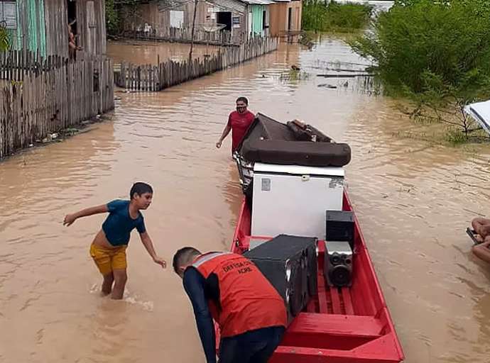 Rio Envira volta a transbordar e desabriga mais de 600 famílias nesta segunda-feira