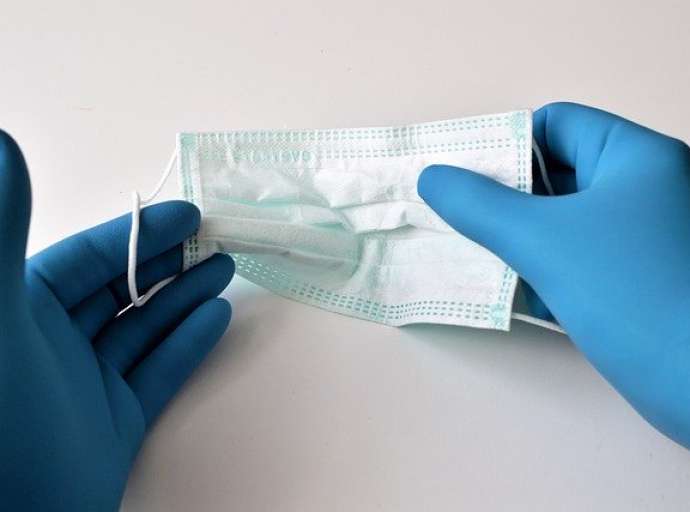 Vídeo: usar duas máscaras aumenta proteção contra Covid-19, diz estudo 