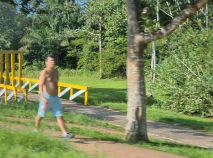Mau exemplo: secretário de saúde de Rio Branco é flagrado andando tranquilamente sem máscara no Parque do Tucumã