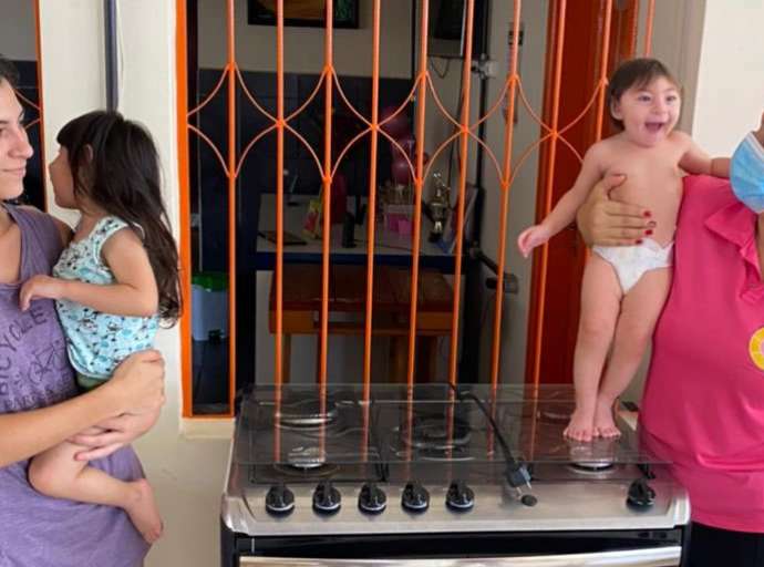 Família de Feijó busca tratamento para filhos com microcefalia e clama por ajuda