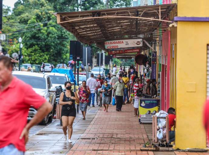 Todos os estabelecimentos comerciais podem ficar abertos até a meia-noite no Acre