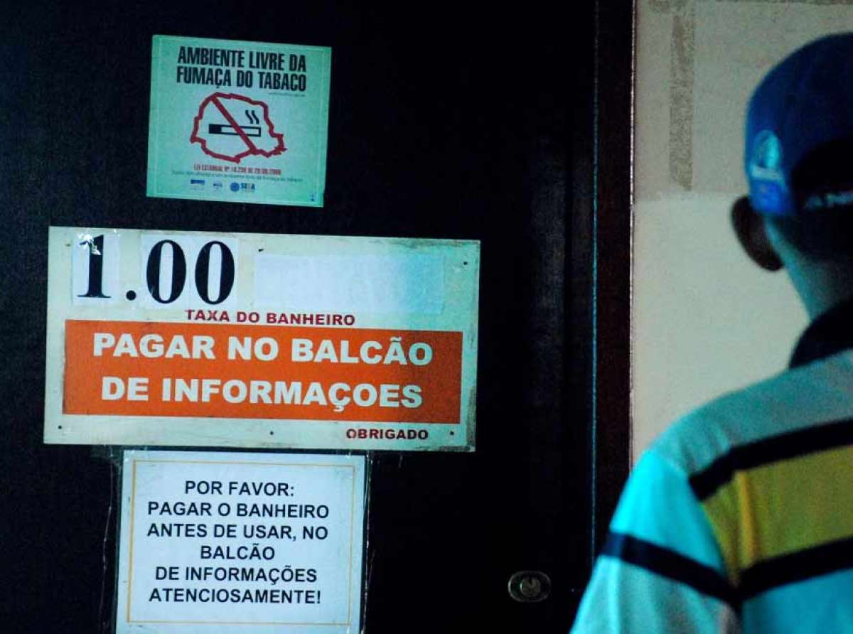 Para cagar, tem que pagar: rio-branquenses voltam a pagar taxa para uso de banheiros públicos