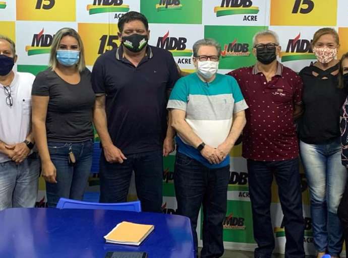 Com a benção de Flaviano, professor Carlitinho se filia ao MDB