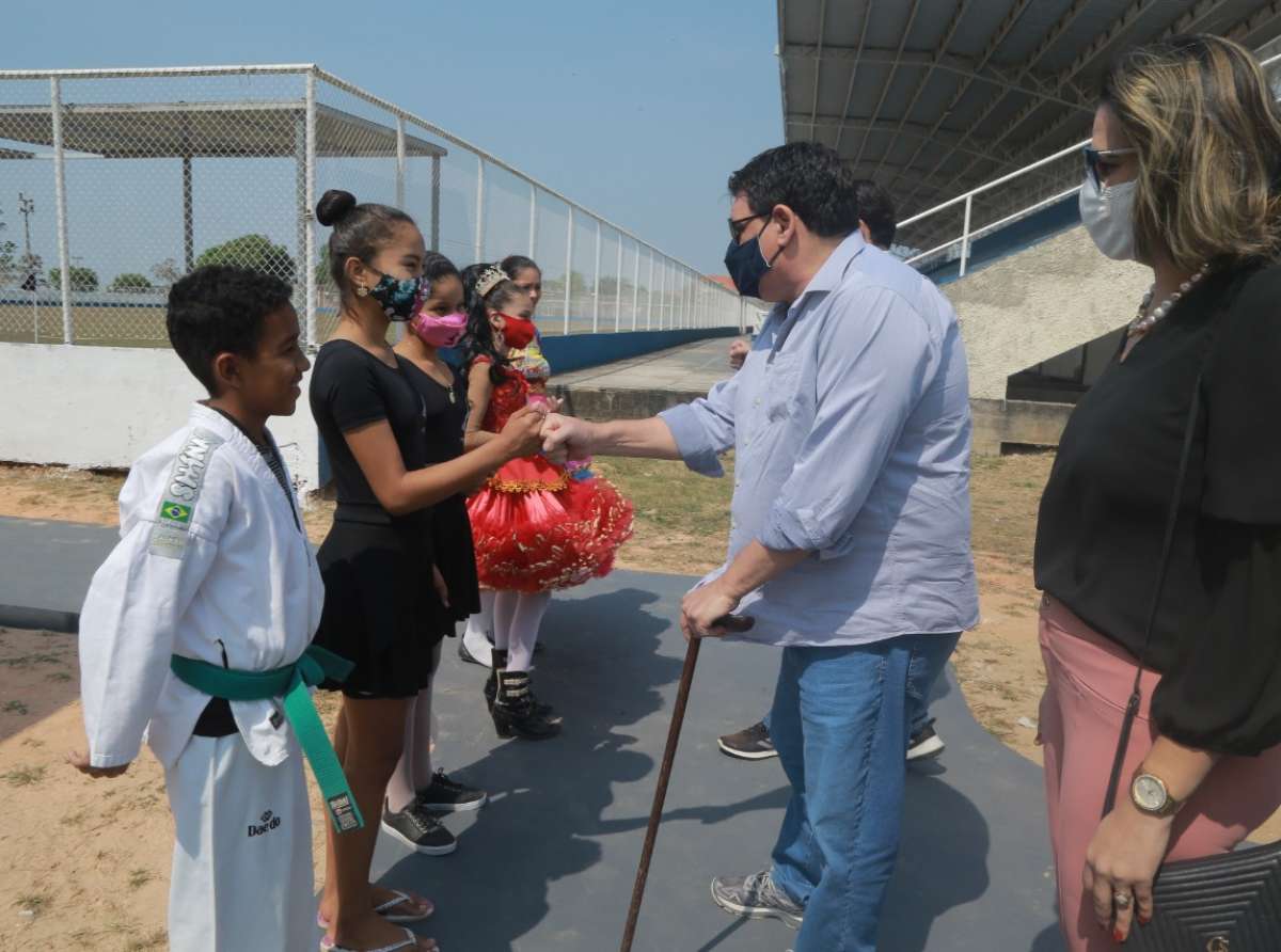 Primeiro Complexo Esportivo de Sena é inaugurado e recebe o nome da Dona Laudi