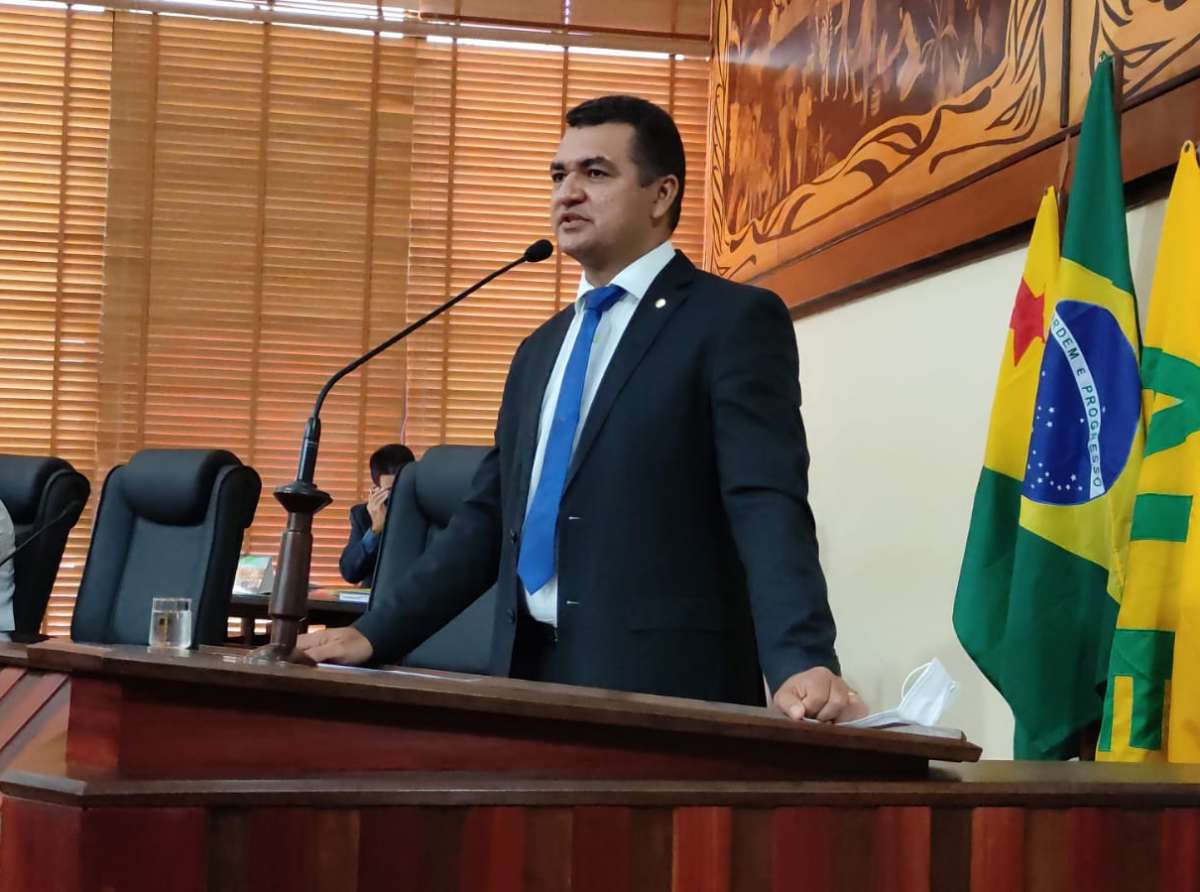 Cadmiel apresenta anteprojeto que regulamenta identificação funcional de militares inativos