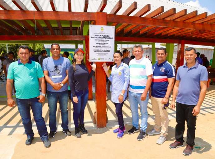Jéssica Sales inaugura a primeira praça pública da vila Restauração em Marechal Thaumaturgo