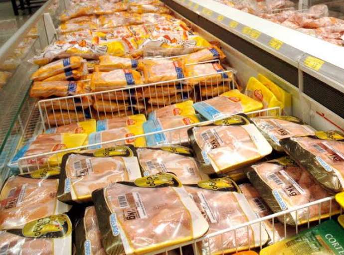 Frango 40% mais caro: como a alta da conta de luz aumentou preço da ave em 2021