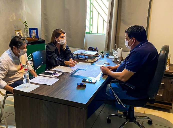 Flaviano recebe reitora da Ufac, ouve dificuldades e coloca mandato á disposição