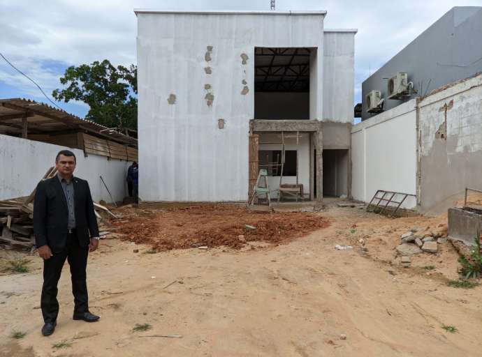 Deputado Sgt. Cadmiel Bomfim visita obras em andamento no Juruá