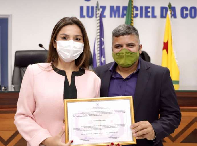 Jéssica Sales é homenageada pela Câmara de Vereadores de Cruzeiro do Sul por sua atuação parlamentar